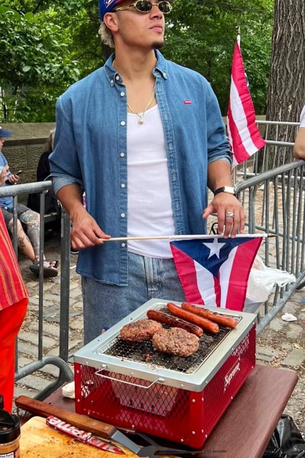 恵みの時 Supreme®/Coleman® Charcoal Grill | www